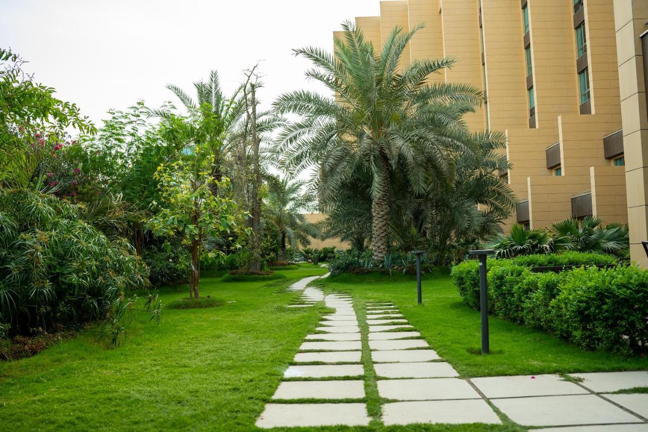 Grand Millennium Al Seef Basra Exterior foto
